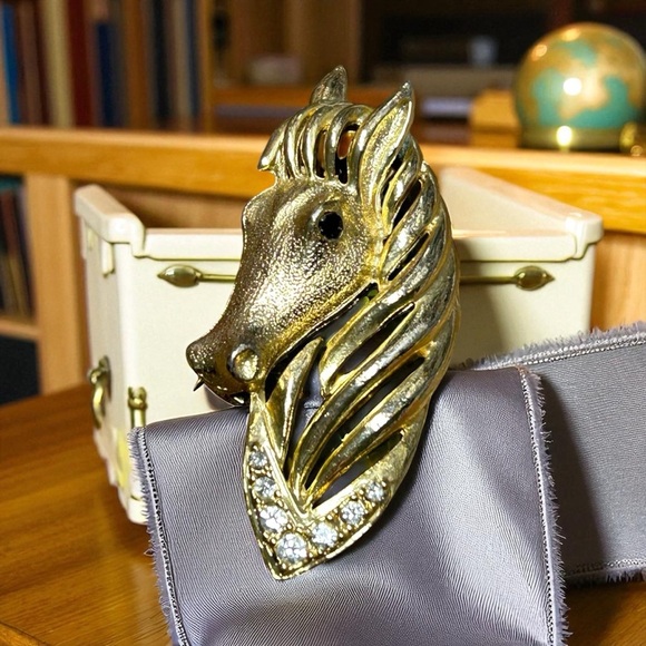 Vintage Horse Head Brooch Pin Signed Gerry’s Gold Tone Rhinestones Equestrian - Picture 2 of 9